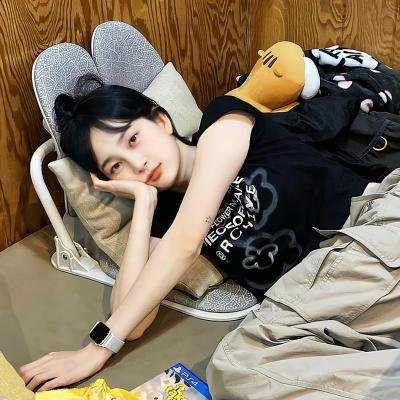 挥著翅膀的女孩